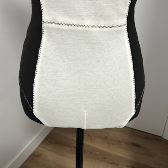 Bathing suit used still gorgeous - Picture 8 of 17